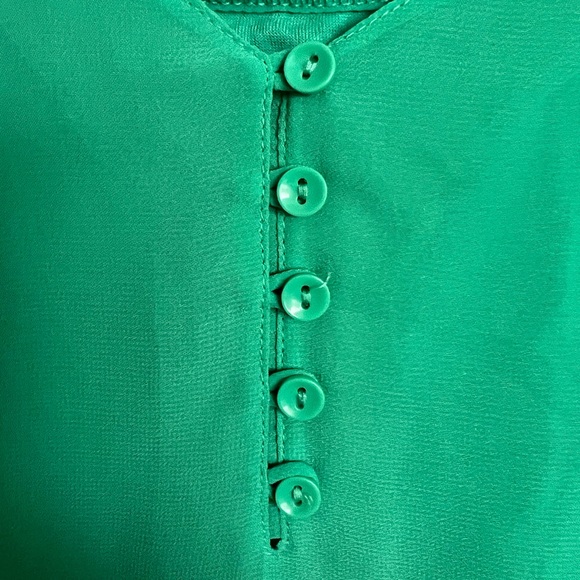 ☀️ Green long sleeve flowy top - Picture 3 of 12